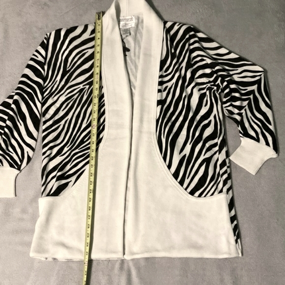 Side Effects Zebra Print Knit Sweater Cardigan. - Picture 4 of 7